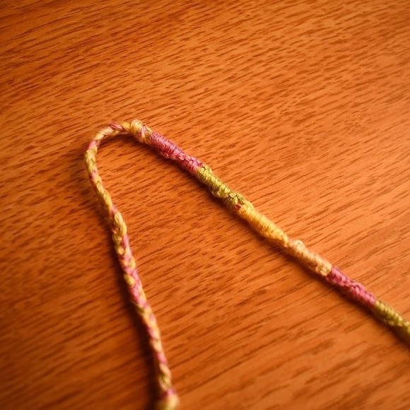 10/$25 Spring Daisies Woven Bracelet - Picture 2 of 3